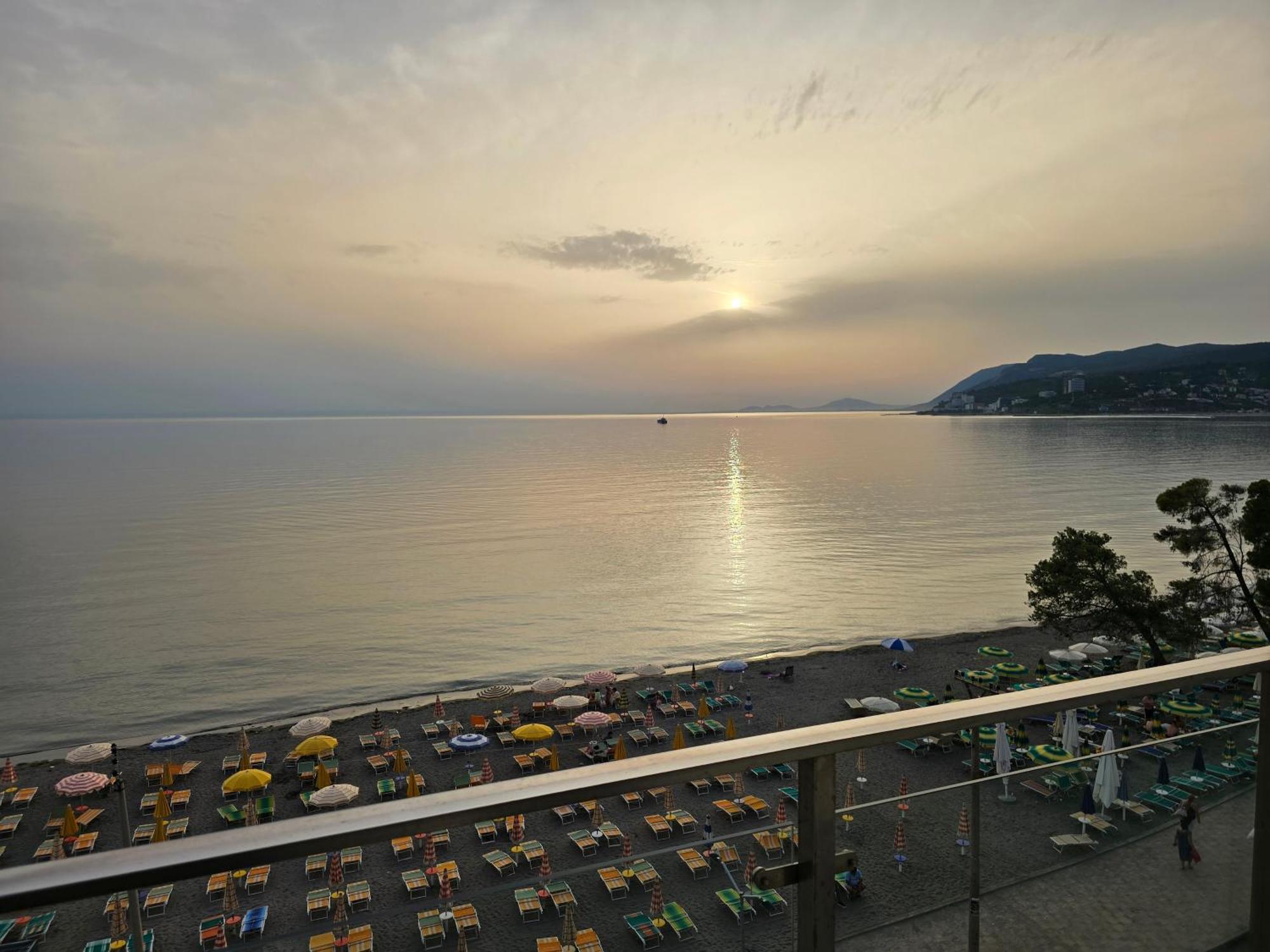 Appartamento Roxhensi Shëngjin Esterno foto